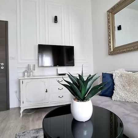 Adora Apartment *